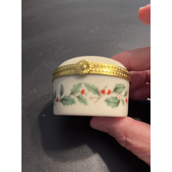 Lenox Trinket Box Hinged Lid Round Holiday Holly Berries Christmas Jewelry Jar - Picture 3 of 10
